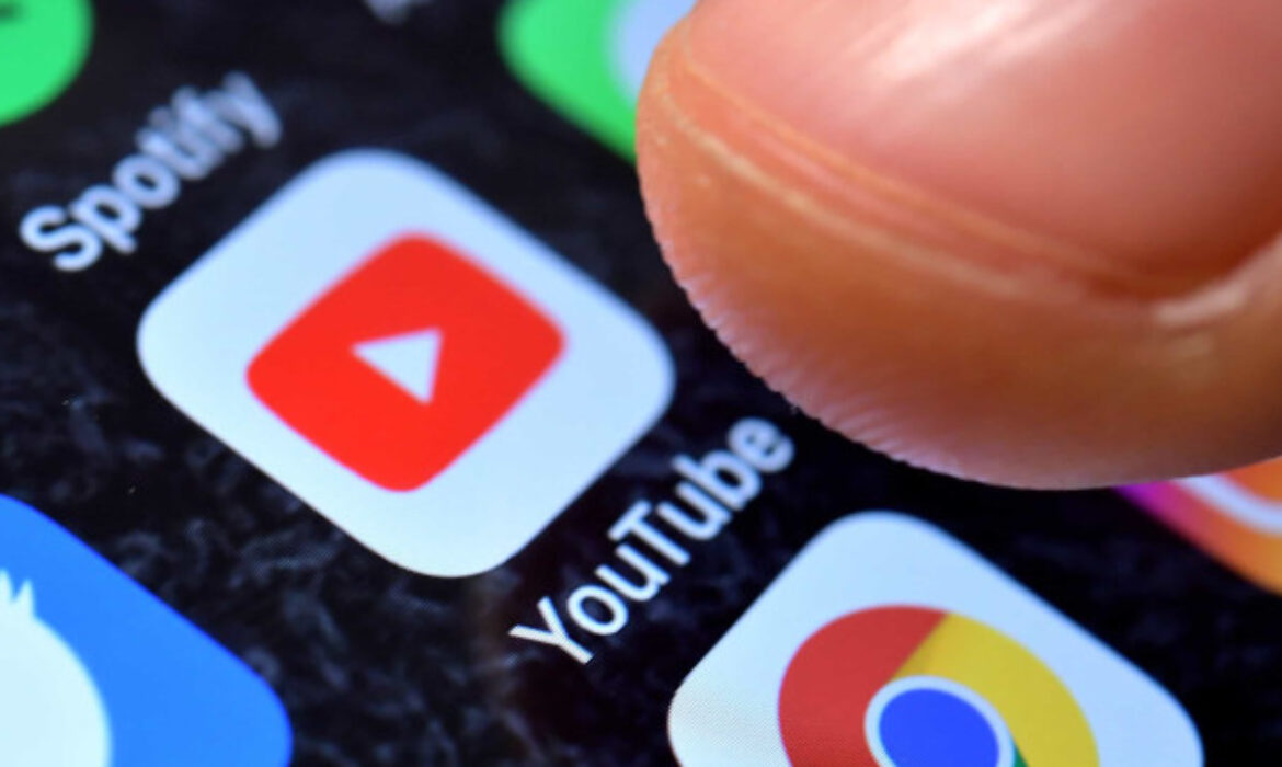 YouTube removeu mais de 35 mil vídeos de desinformação em 2023